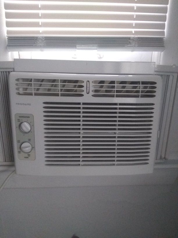 Frigidaire Window Air Conditioner - PRICE REDUCED