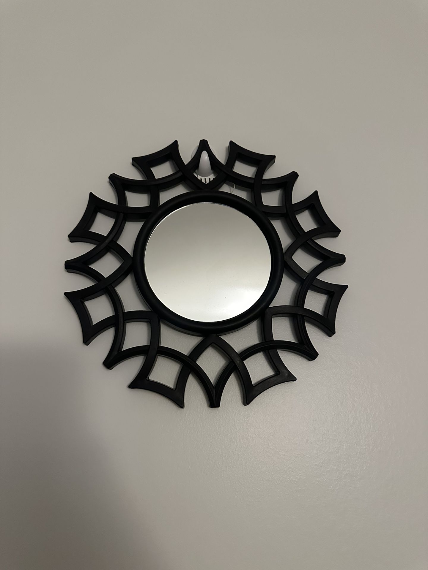 4 DECORATIVE MIRRORS