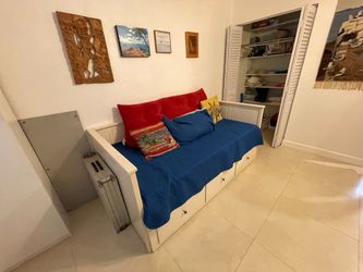 Daybed sofa with draws