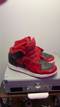 Jordan 1 mid reversed bred 7Y (NO BOX)