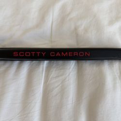 SCOTTY CAMERON grip pulled from 2025 STUDIO STYLE PUTTER - Red text