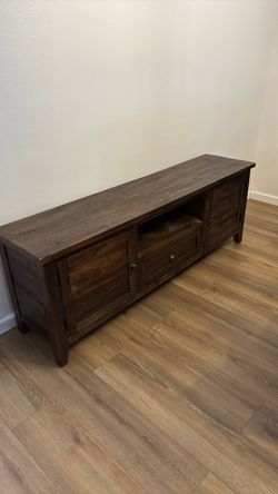 Entertainment center/ TV Stand