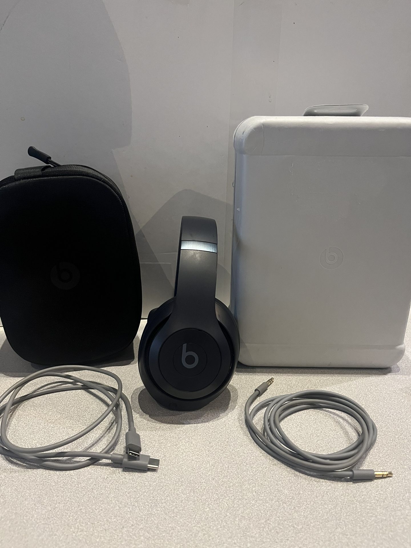Beats Studio Pro premium wireless noise canceling headphones-Navy Warranty 3/25