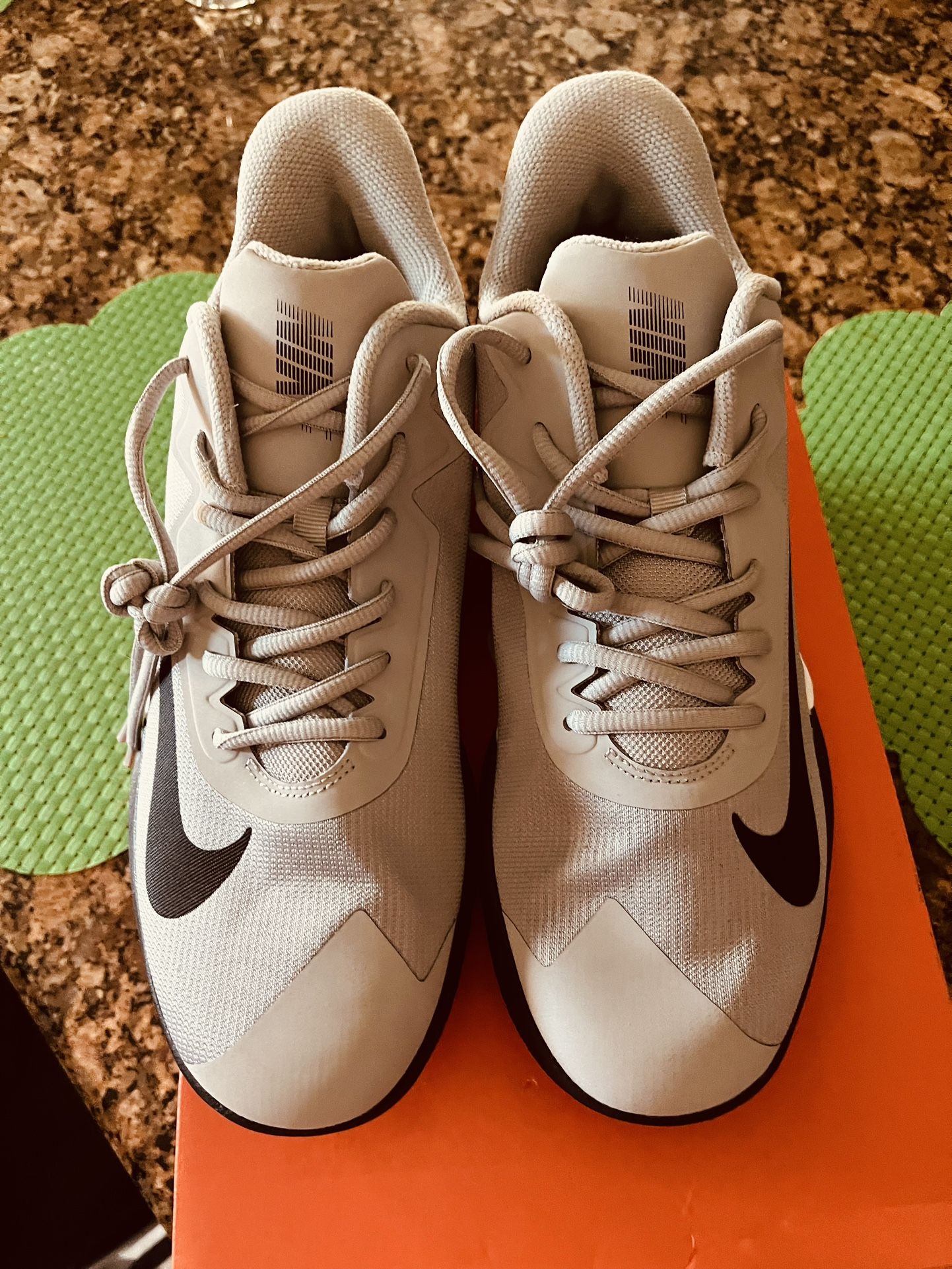 Men's high top nikes shoes 10.5