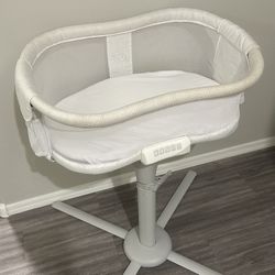 Halo Bassinet Lightly Used 