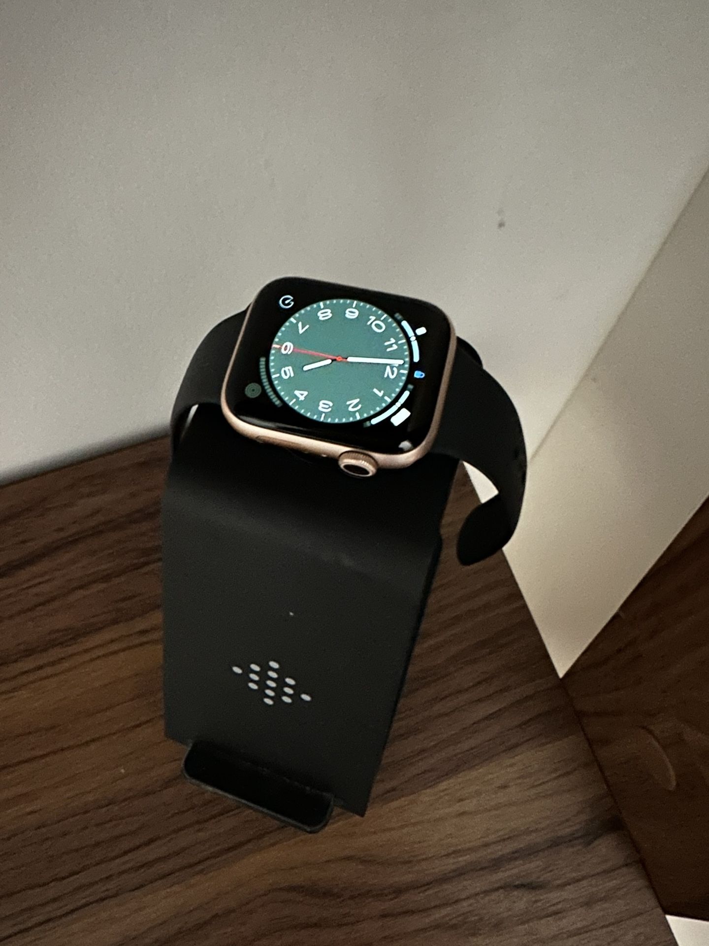 Apple Watch Series 5 44M w/ GPS