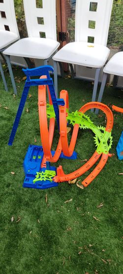 Hot Wheels Loop Track Set