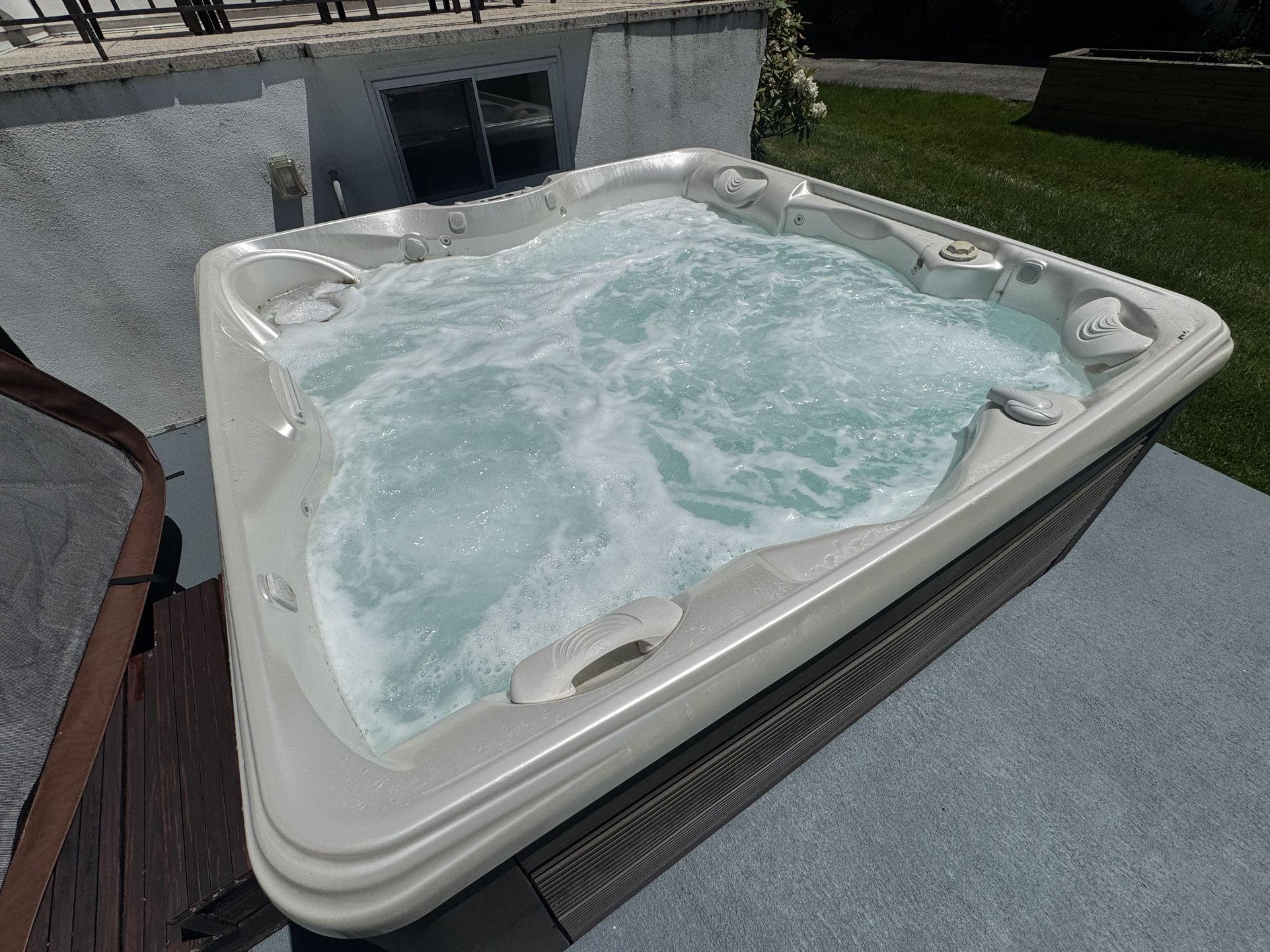 Tarino 5 Seater hot tub