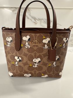 NWT！Coach X Peanuts City Mini Tote Bag In Signature With Snoopy Print（CBS83）