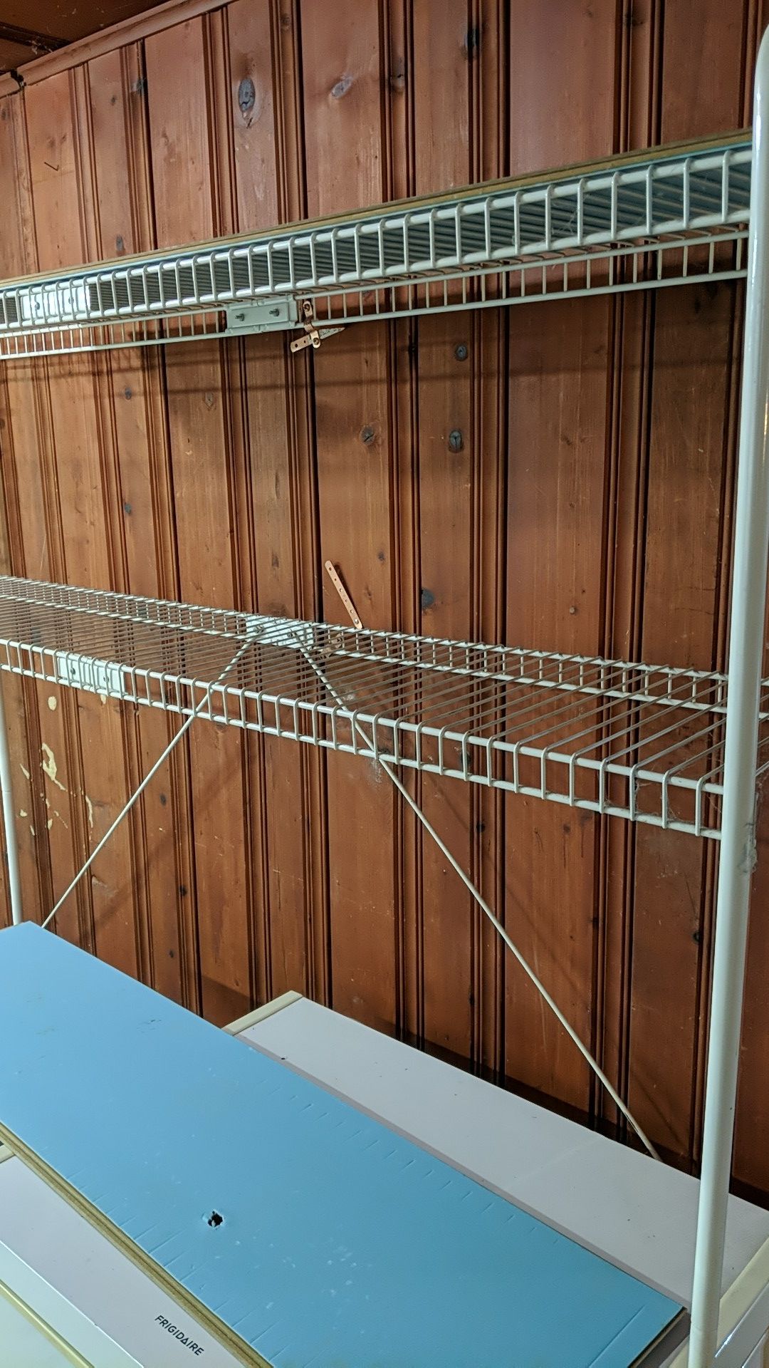 Wire shelf