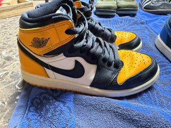 Jordan 1s  size 2 1/2 youth