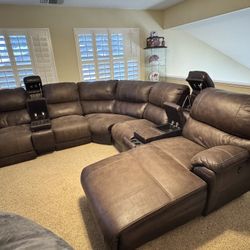 Power Reclining Sectional Couch – Excellent Condition