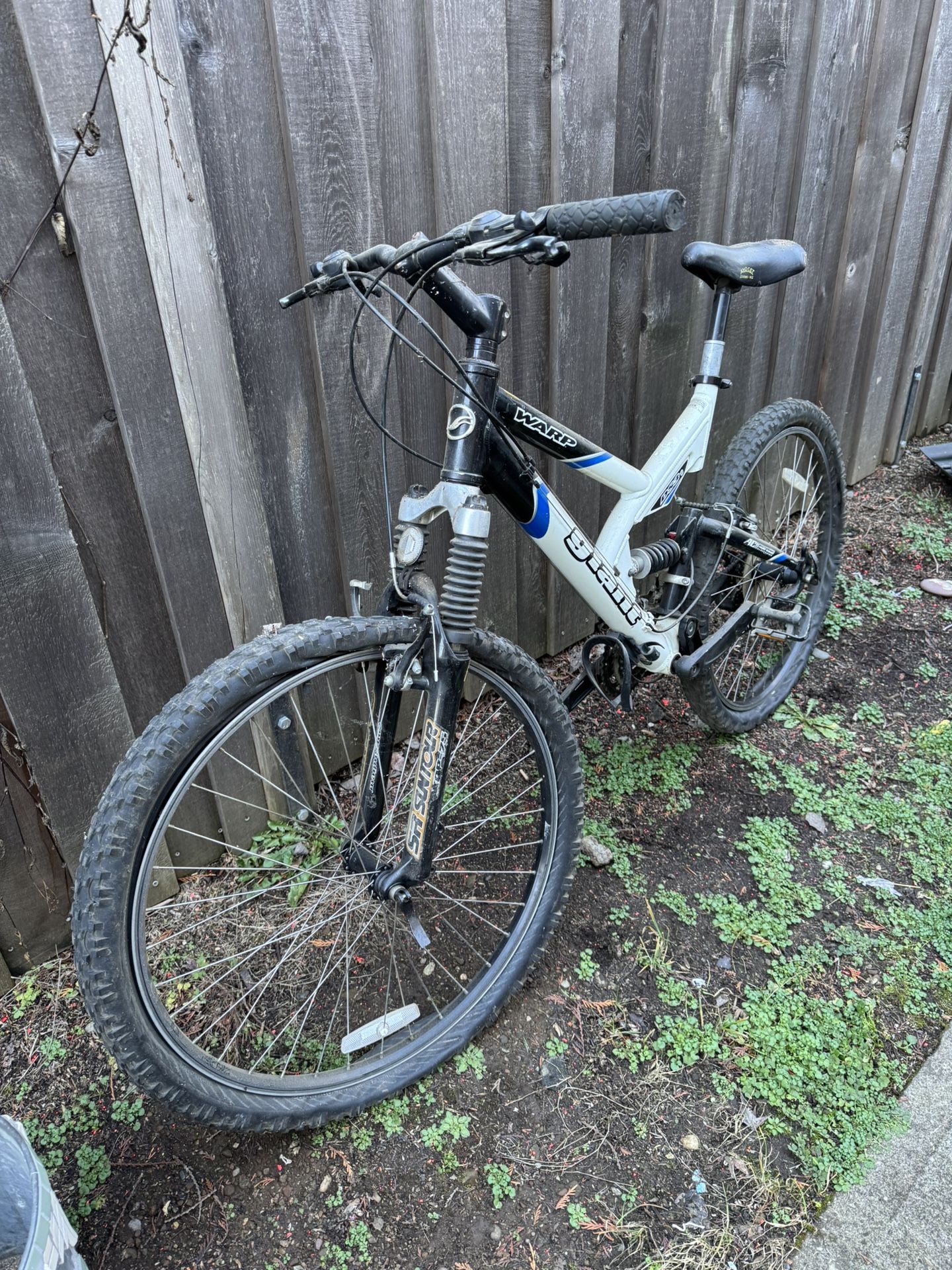 Giant Warp DS Mountain Bike – Full Suspension – Needs TLC
