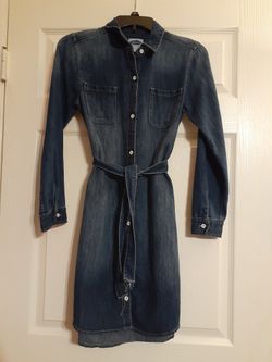 Girls "Old Navy" Brand Denim Dress Girls Size XL( 14). Good Condition,  Rarely Worn. Must Be Picked Up. 