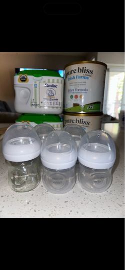 4 Sealed infant formulas + 4 bottles & 1 glass bottle