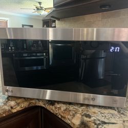 LG MICROWAVE LIKE NEW