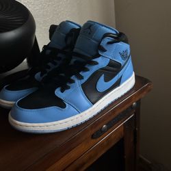 Air Jordan 1 blue,white,black