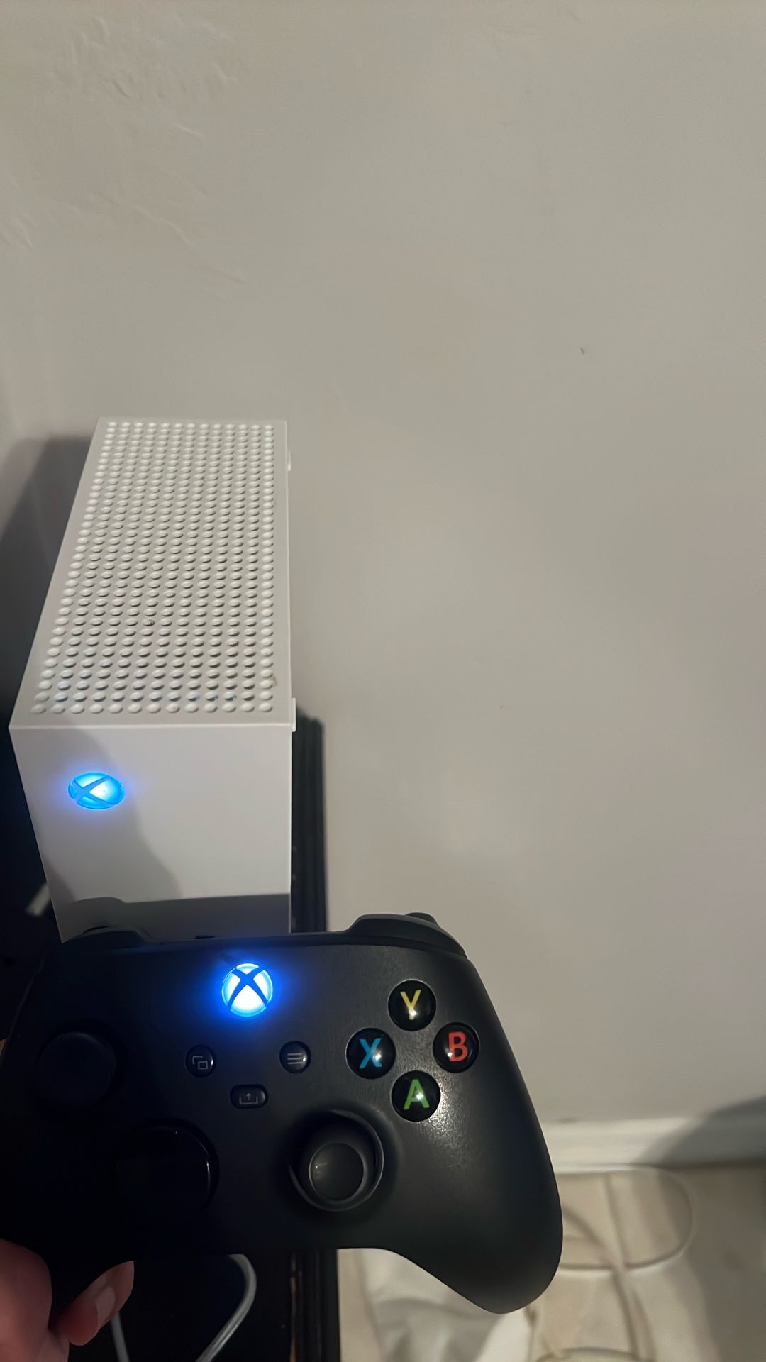 White Xbox Series S - Excellent Condition with 2 Controller & Cables