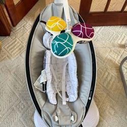 Classic 4moms MamaRoo 4.0 multi-motion baby swing.