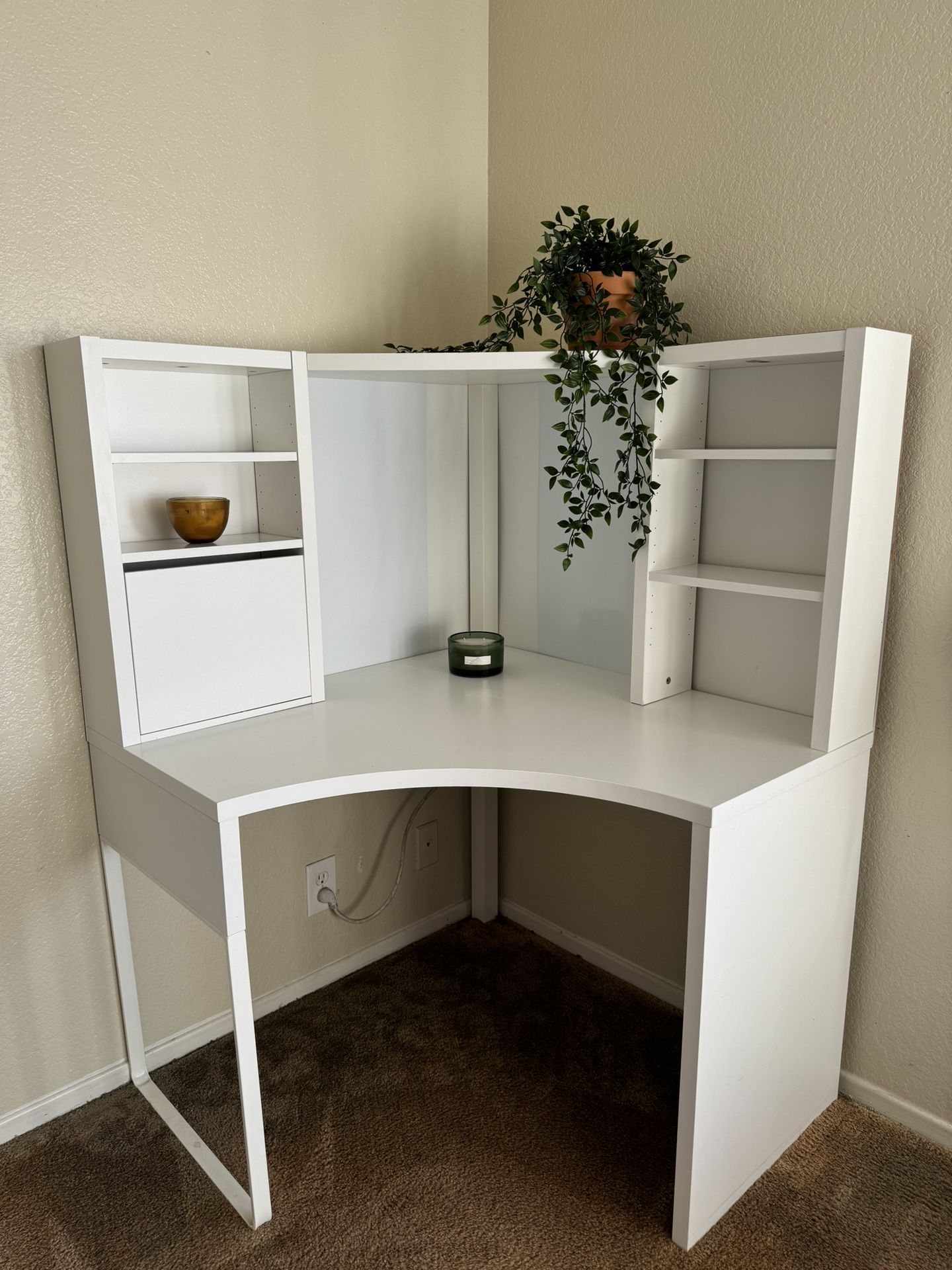 White Desk