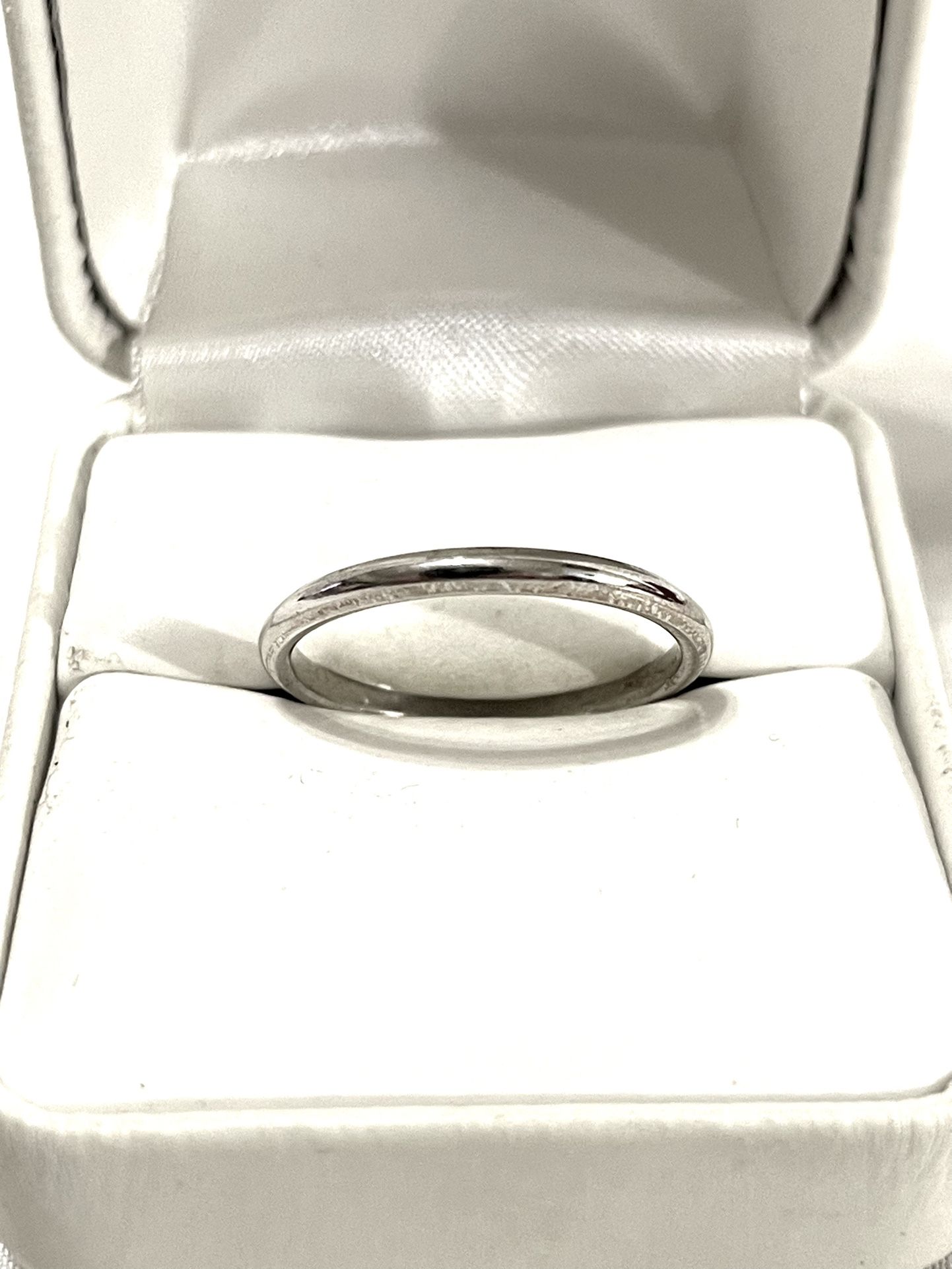 Brand New Sterling Silver Wedding Band Ring. Size 9.5
