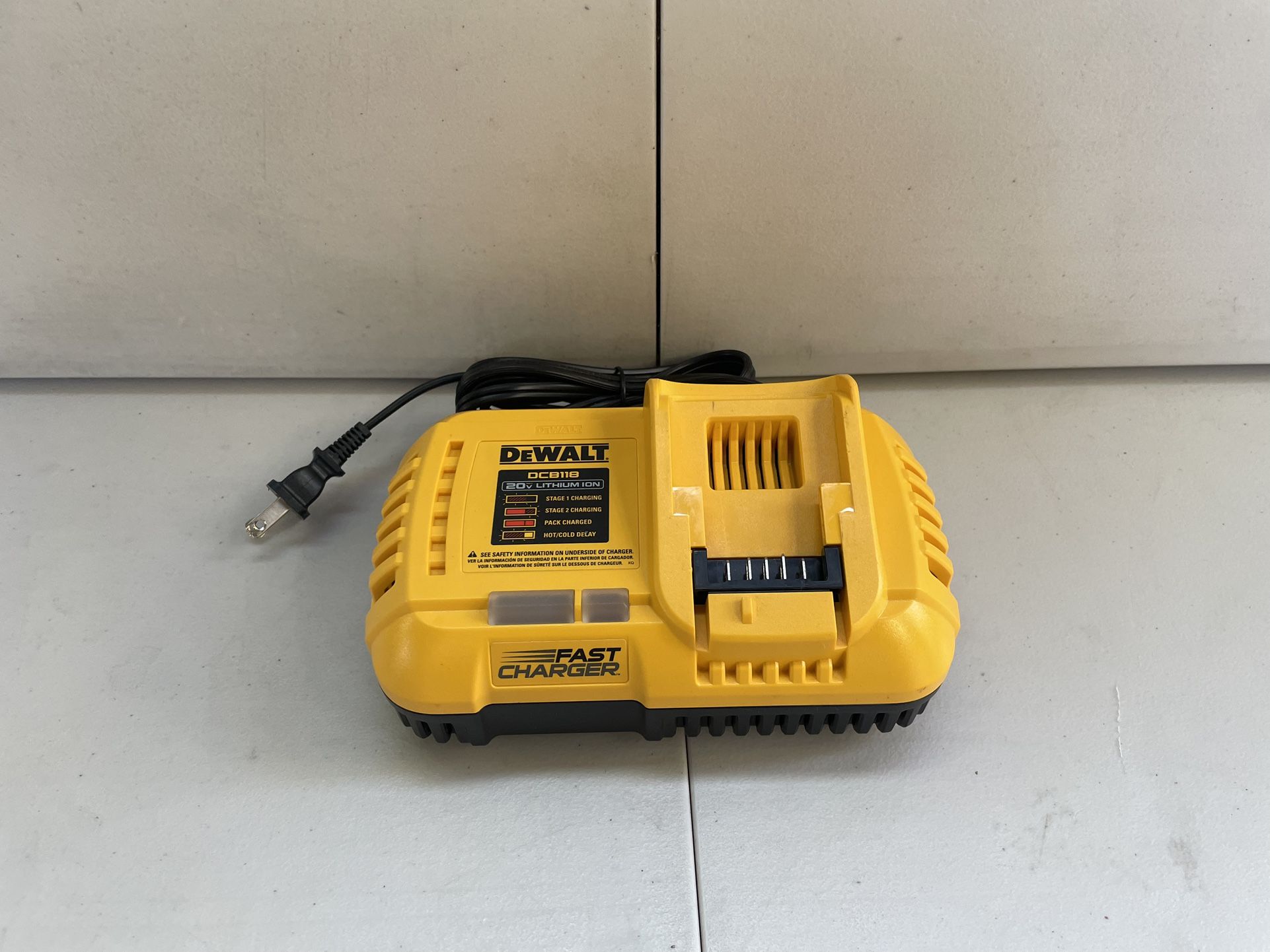 Dewalt 8 Amps Fast Charger DCB118 Model