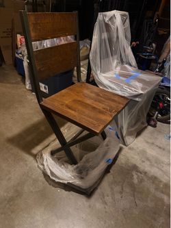 Wooden 4 seat dining room table