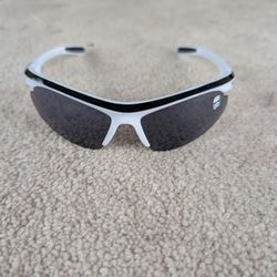 🕶️ DISNEY Star Wars Stormtrooper Polarized Sunglasses – White/Black