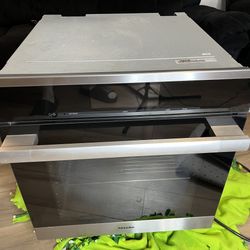 Miele DGC-6765 XXL Combi-Steam Oven – Built-In 24” – CleanTouch Steel