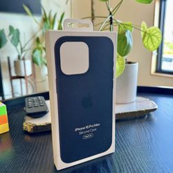 BRAND NEW - iPhone 16 Pro Max MagSafe Black Silicone Case