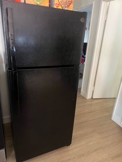 GE refrigerator 28”