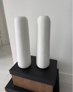 Set of 2 White Minimalist Cylinder Vases