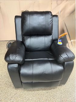 Like-New black leather  Recliner w/ Heat & Massage – Black Leather – Excellent Condition