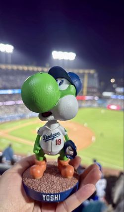 DODGERS x UNIVERSAL STUDIOS YOSHI BOBBLE HEAD