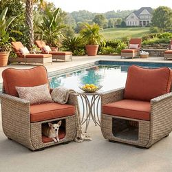 I'm selling a new outdoor set.