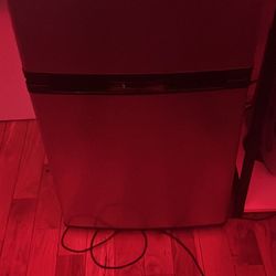 Mini Fridge 