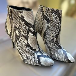 BP. Womens Catch Me Snake Print Zip Up Ankle Short Booties Shoes Size 6.5 M