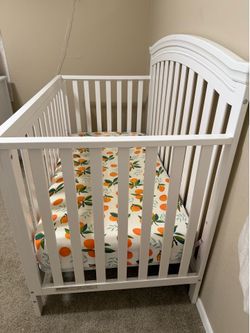 Da Vinci Baby Crib + Mattress