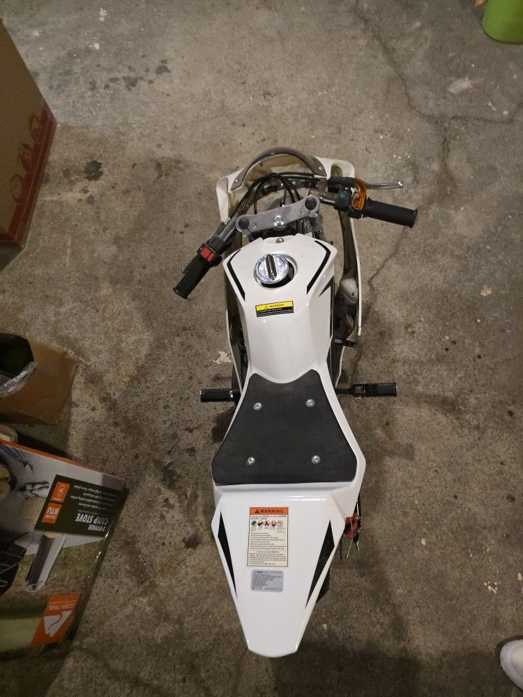 Go. Bowen . 49CC, 2 STROKE, Gas PwRd Mini Crotch Rckt Pocket Bike