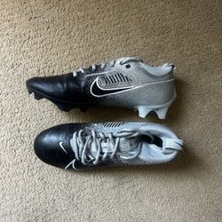 Used Nike Football Cleats 10.5