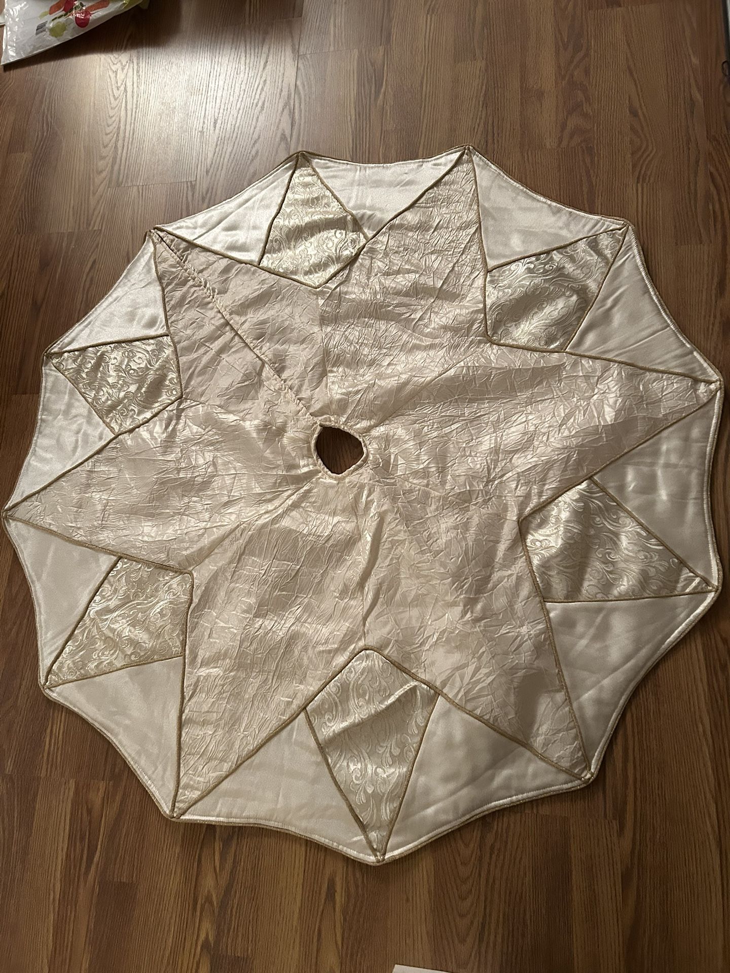 Gorgeous Christmas Tree Skirt