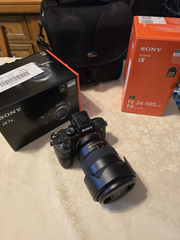 Sony A7iii Mirrorless Camera/ FE 24-105 Lens