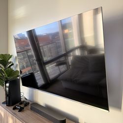 SAMSUNG 65” 4K HDR TV.