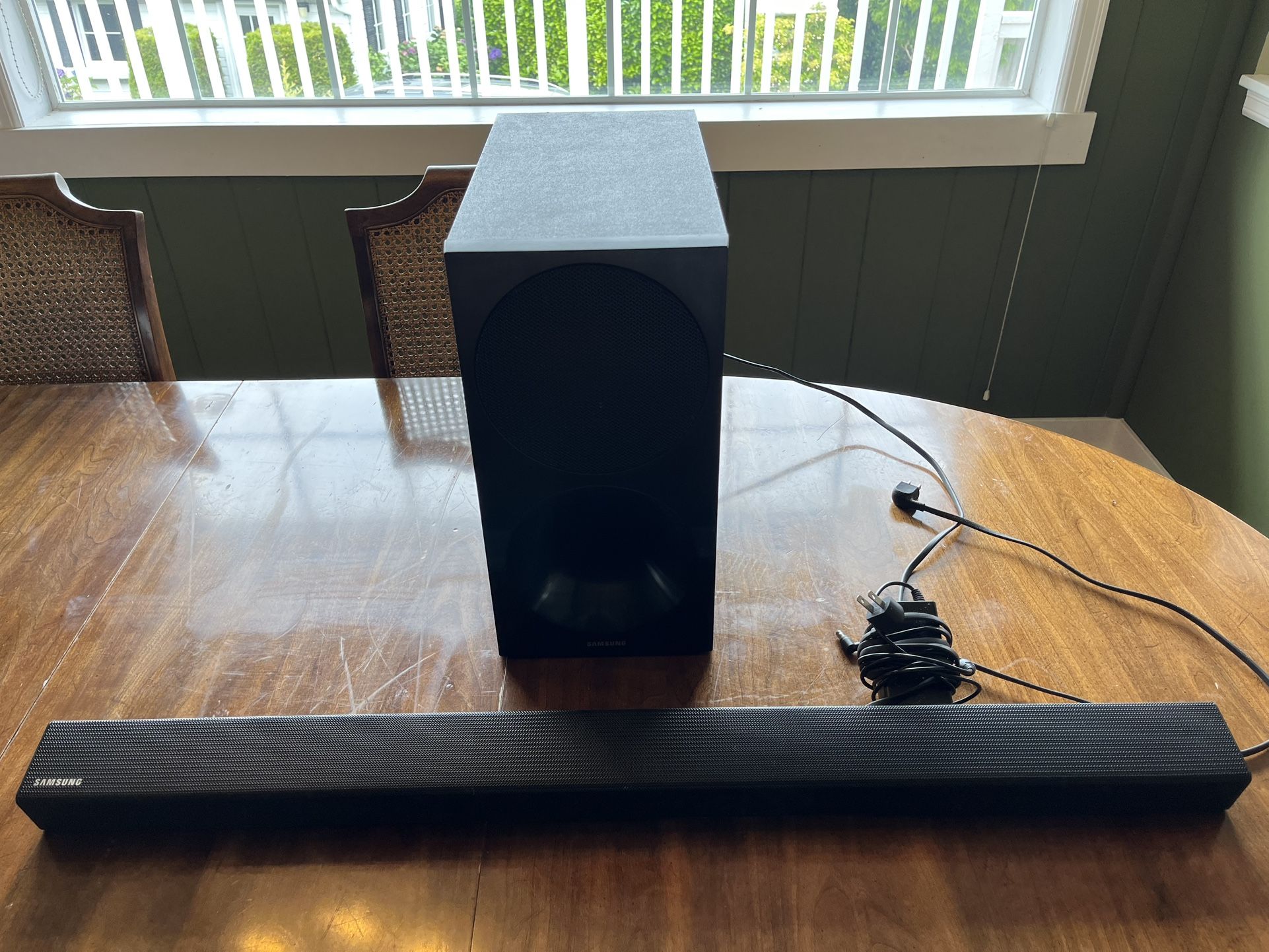 SAMSUNG 2.1CH SOUNDBAR WITH WIRELESS SUBWOOFER