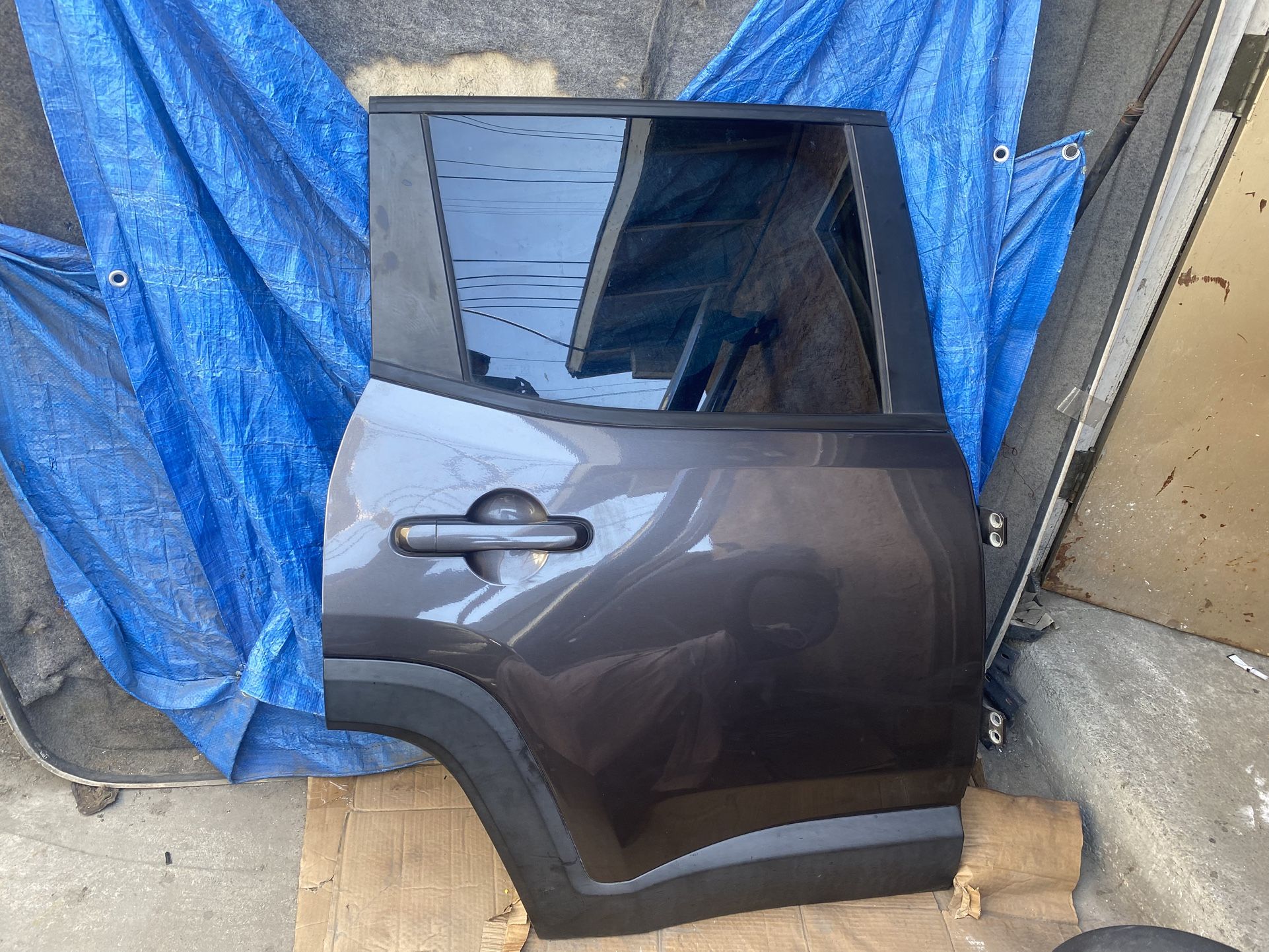 Jeep Renegade Door Right Rear 18thru22 Complete