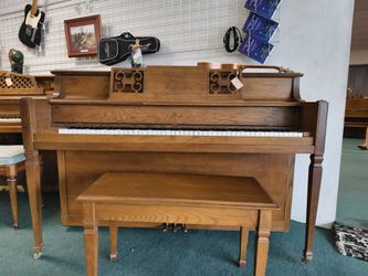 LOWREY CONSOLE ser#484888 (With Matching Bench)