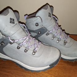 Columbia Women's Hiking Boot (Newton Ridge Plus Waterproof) size 7.5 wide 