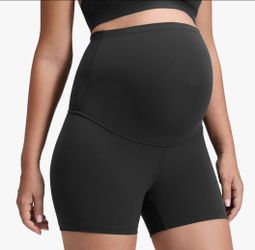 CRZ YOGA Maternity Biker Shorts 4"
Butterluxe, Size Medium (8/10)