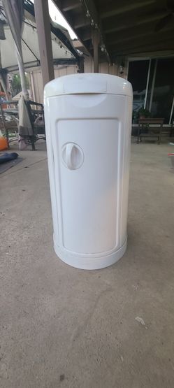Munchkin diaper pail garbage can
