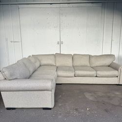 Sectional Couch 🚚 Delivery available